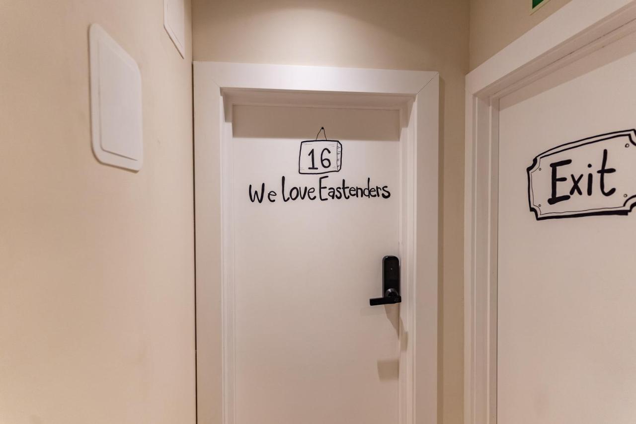 Hostelle - Women Only Hostel ロンドン エクステリア 写真
